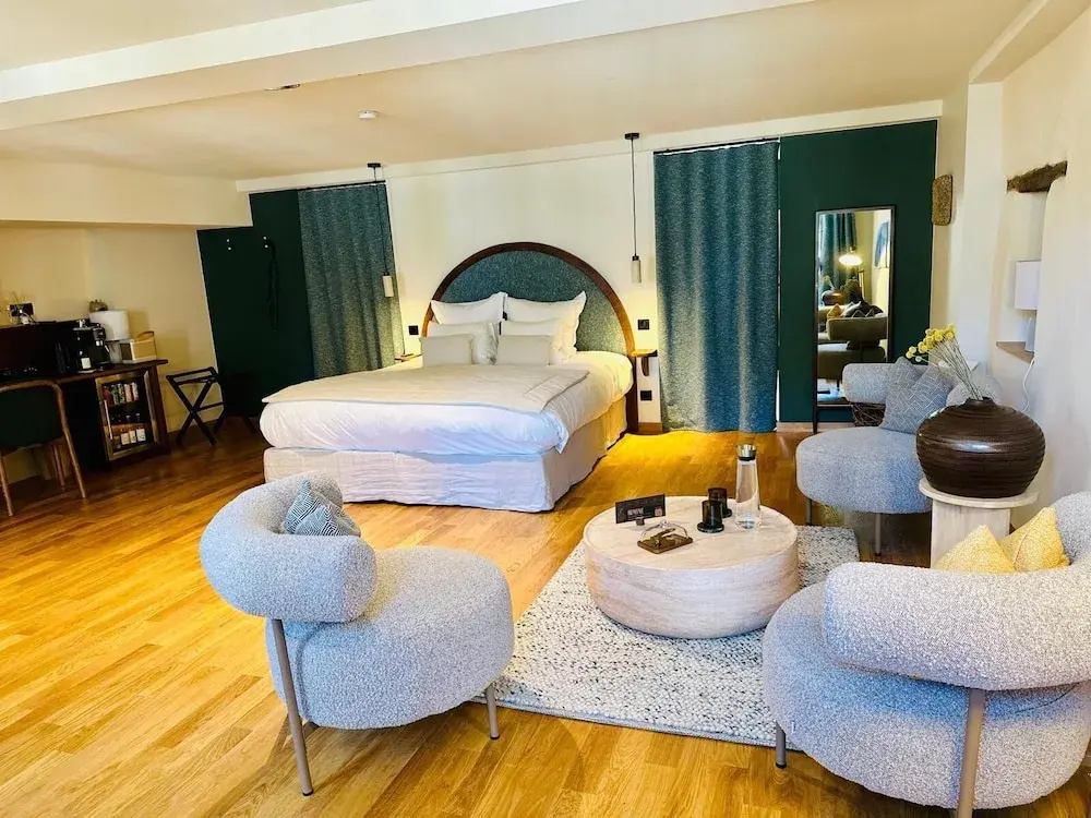 Deluxe Suite
