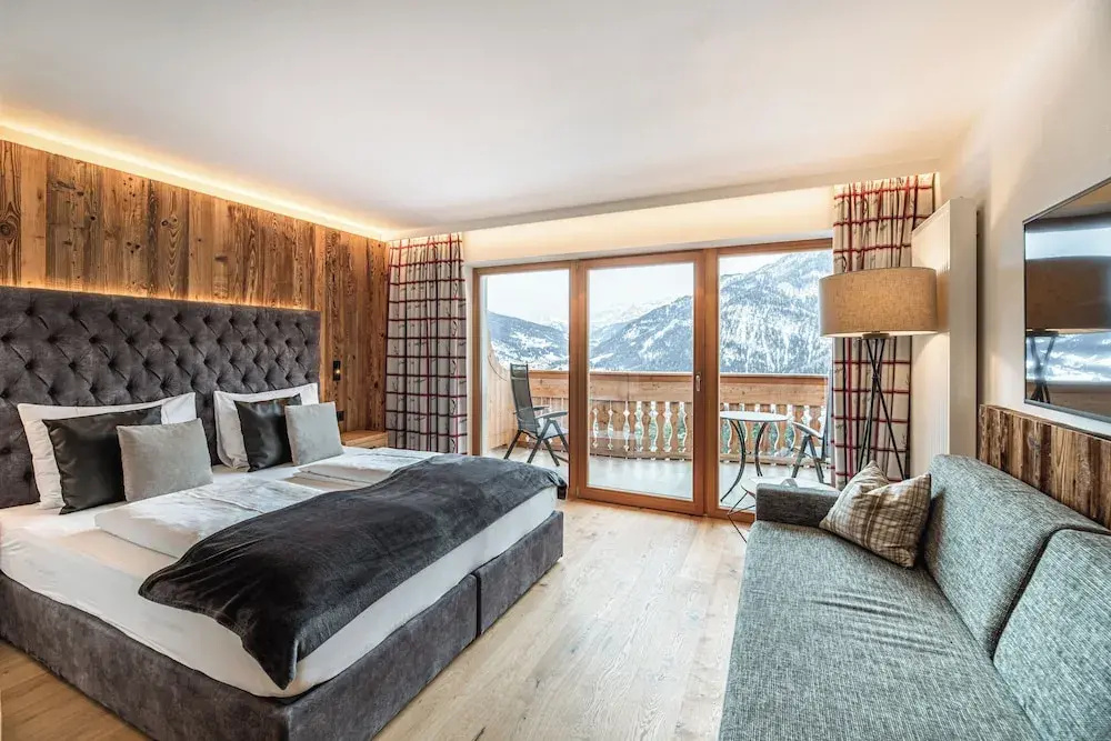 Deluxe Double room (full double bed)