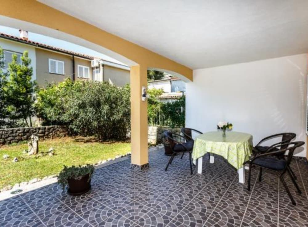 Family Apartmani Sara Malinska