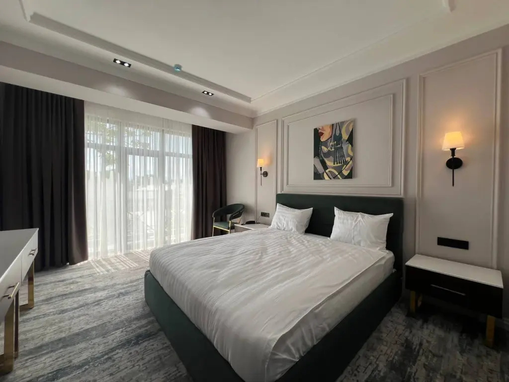 Deluxe Double room (full double bed)