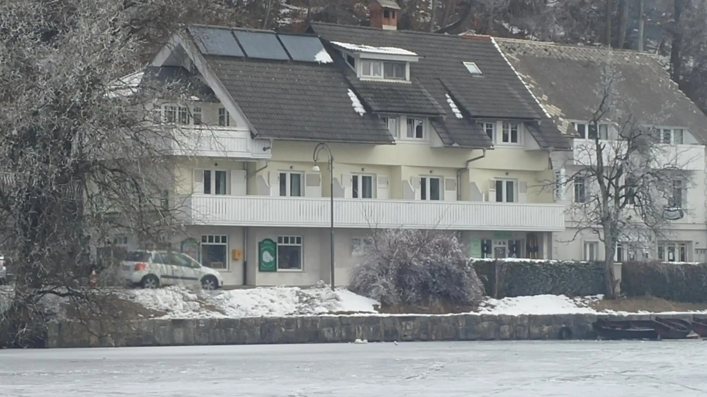 Pletna Lake View Apartment (Ground Floor)