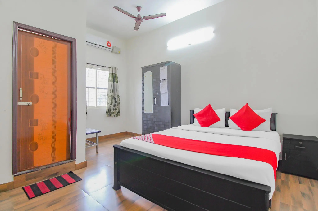 SKL Grand Rooms by OYO Rooms