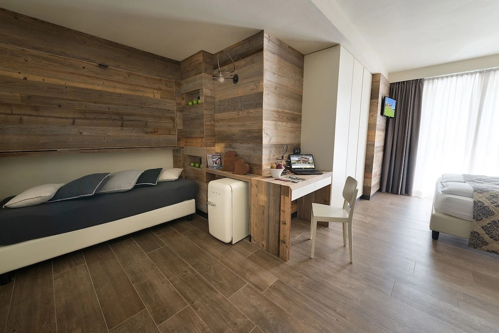 Superior Double room with balcony (full double bed)