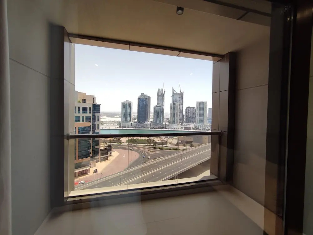 Whitesage - Sleek Studio With Canal View Near Metro