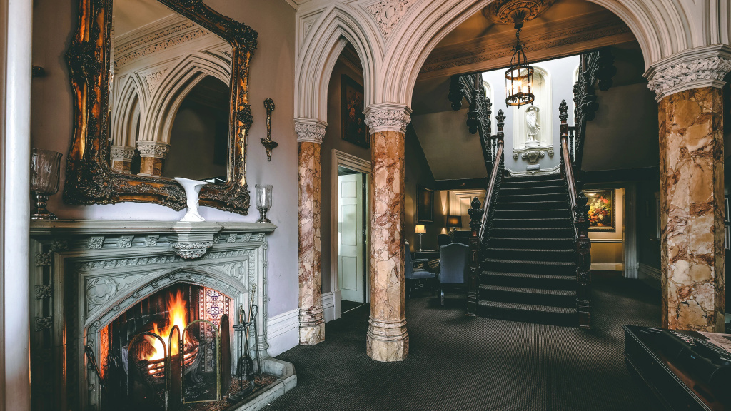 Lobby & Reception