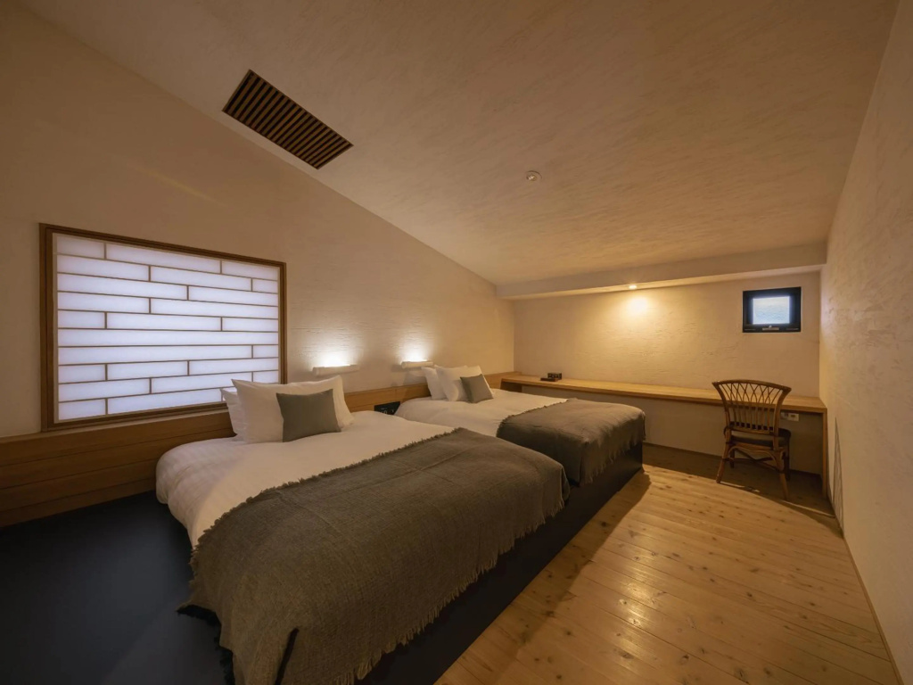 OTARU RETREAT by Onko Chishin — 3