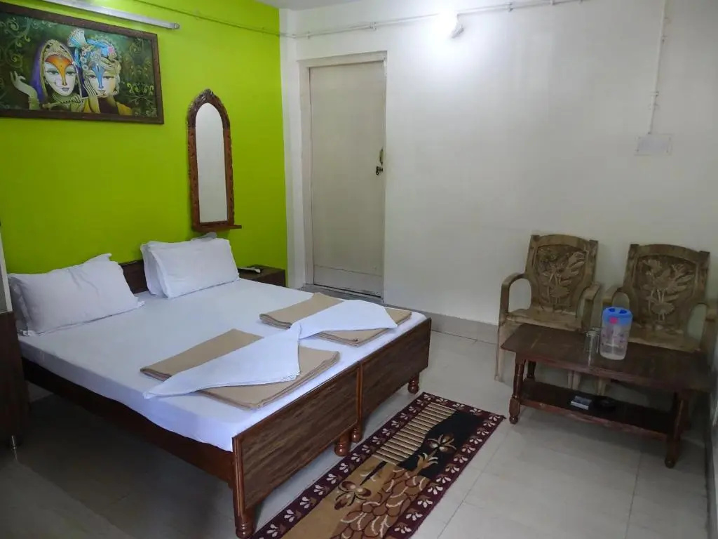 Deluxe Double room (full double bed)