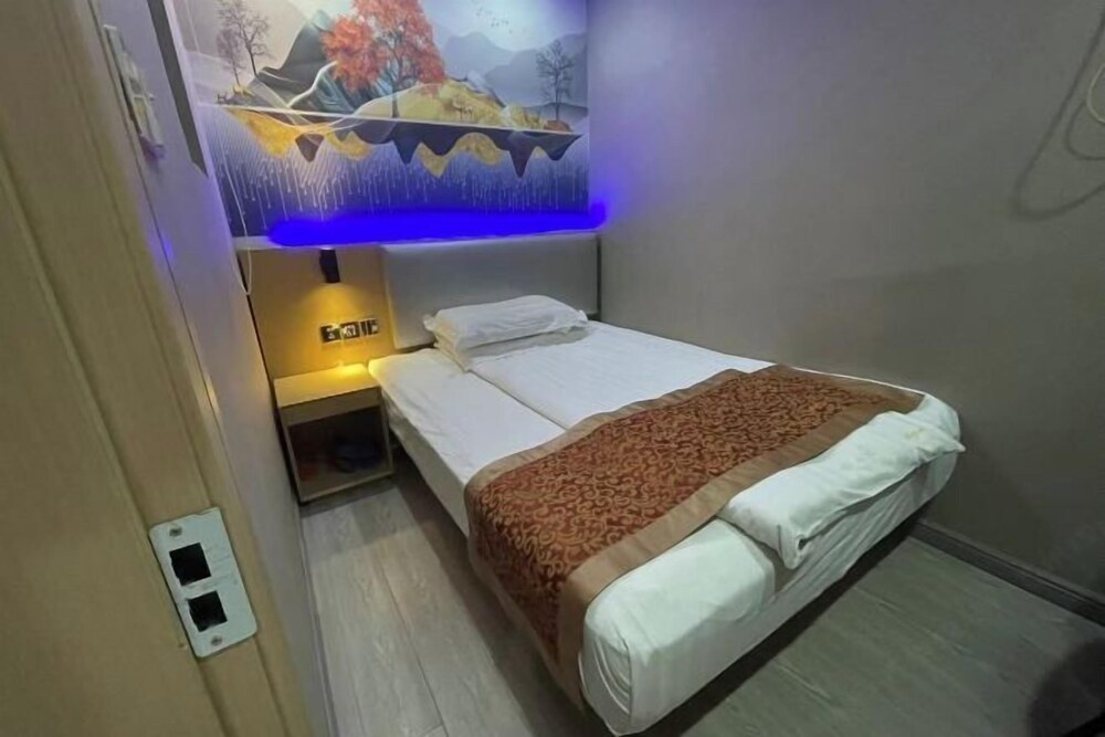 Kunshan Youjian Hotel (Huaqiao Huaxi Park Subway Station) in Suzhou