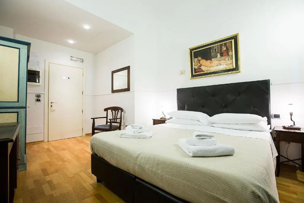 Double room (full double bed)