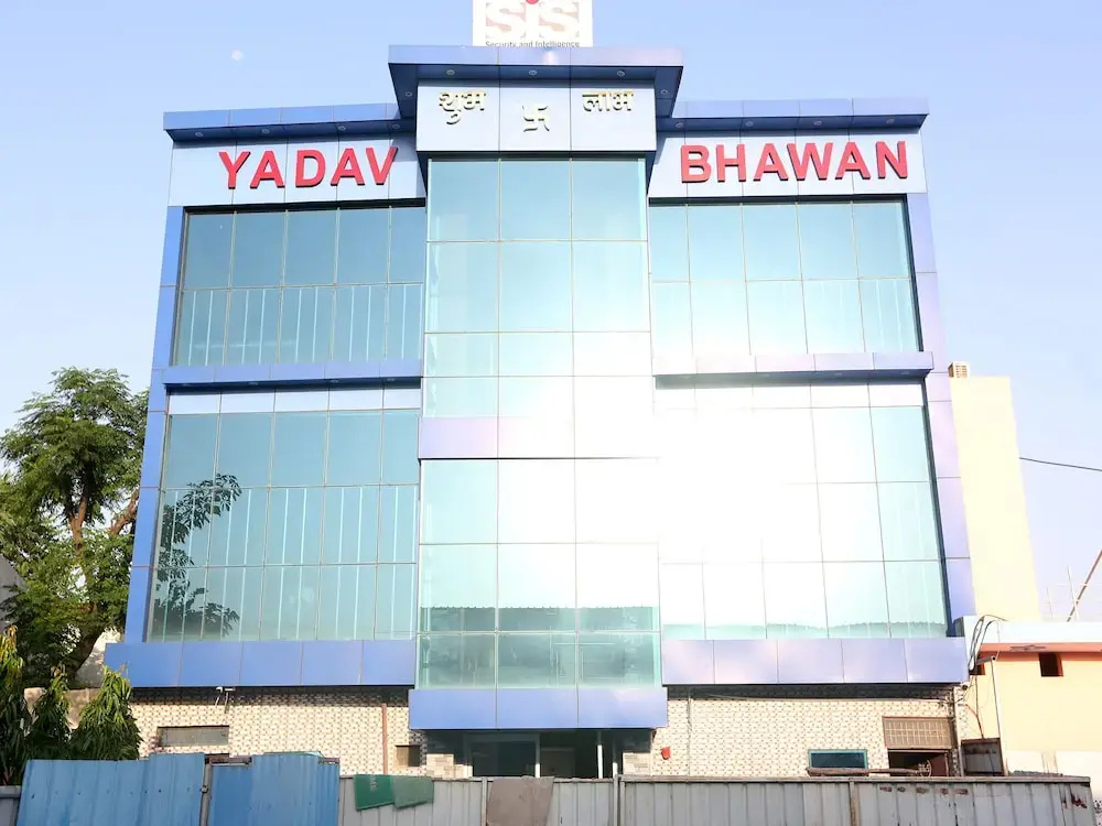 Oyo 22221 Yadav Hotel