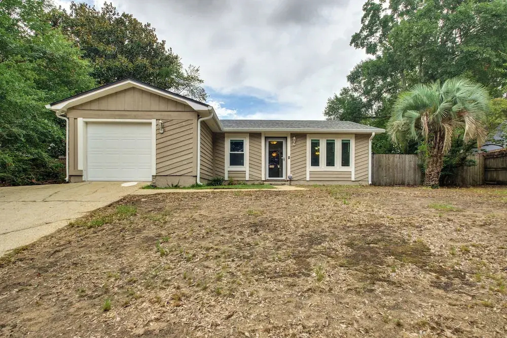 Shop, Dine & Visit Uwf: Pensacola Home w/ Yard!
