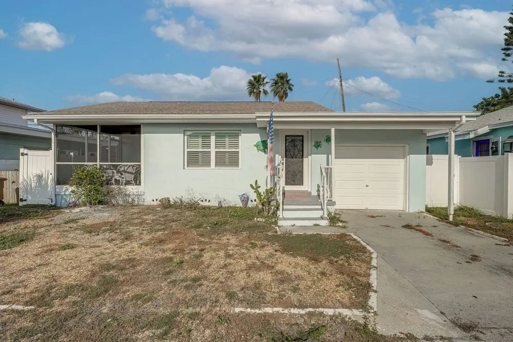 Steps to Madeira Beach! Modern Family Getaway