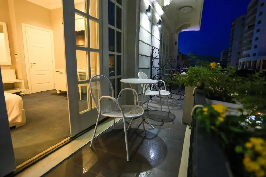 Deluxe Double room with balcony (full double bed)