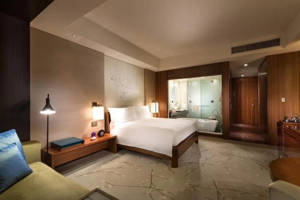 Double room with bay view (full double bed)