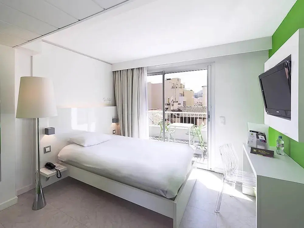 Standard Single room with balcony (single bed)