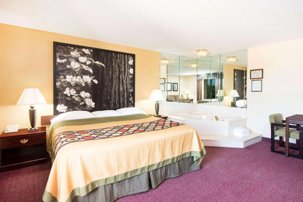 Deluxe Double Suite (full double bed)