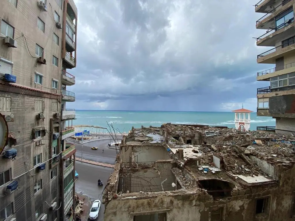 Sea view flat for FAMILY ONLY in Miami