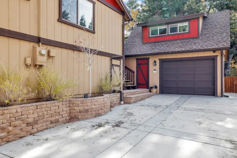 2224-alpine Country Villa 3 Bedroom Home by RedAwning