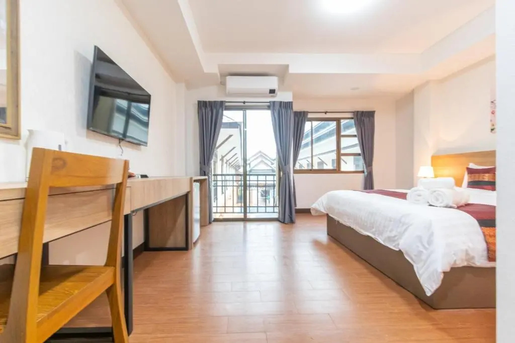 Deluxe Double room (full double bed)