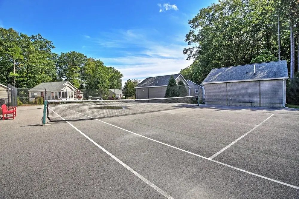 Wells Beach Cottage w/ Pool Access ~ 1 Mi to Coast