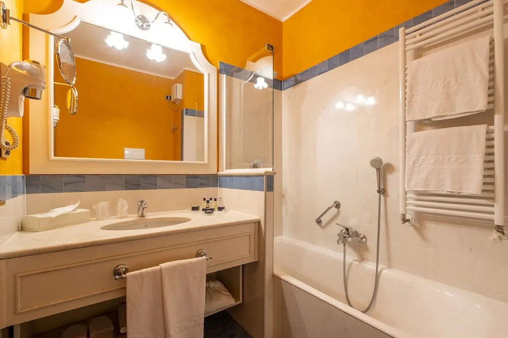 Standard Double room with balcony (full double bed)