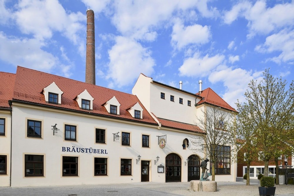 Gasthof | Hotel Schierlinger Bräustüberl image