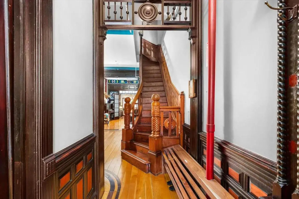 Northern Lights Mansion — фото