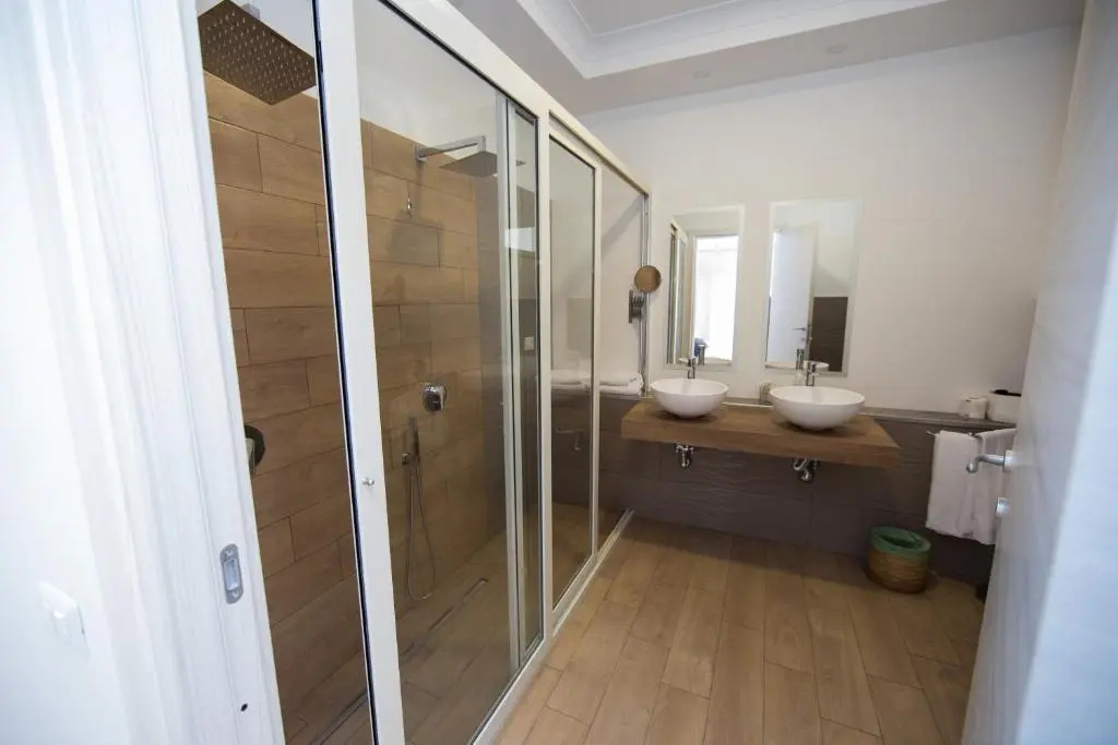Double Suite (full double bed)