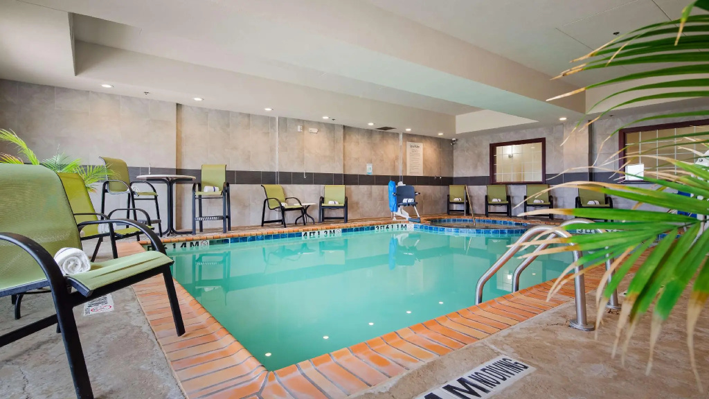 Best Western Plus Pratt - 4