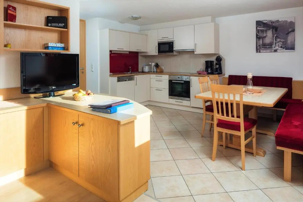 3 Bedrooms Apartment