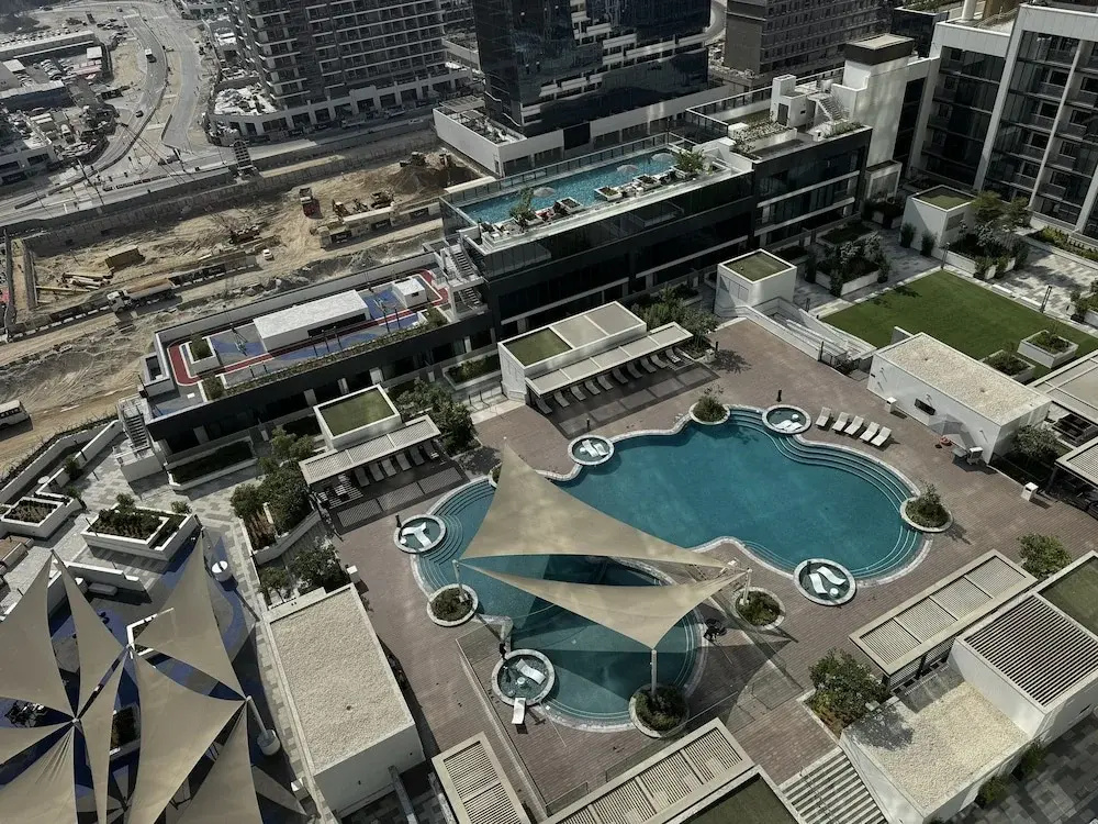 Luxury 1BR Apartment with Pool Access