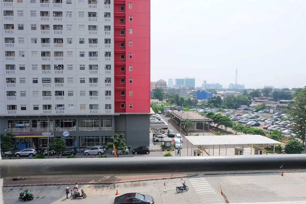 Modern Studio at Green Pramuka City Apartment near to Shopping Center