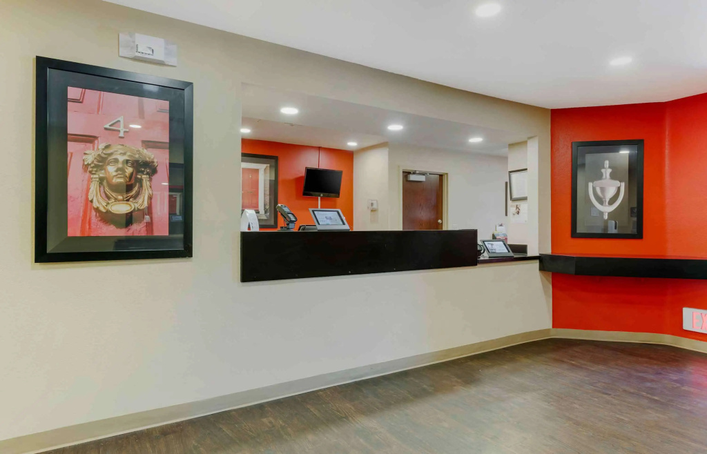 Lobby & Reception
