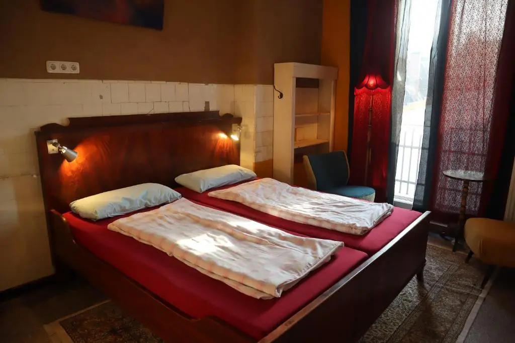 Deluxe Double room (full double bed)