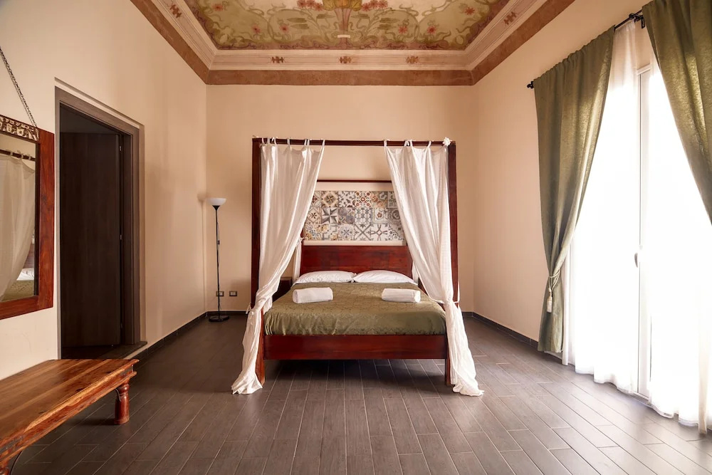 Superior Double room with balcony (full double bed)