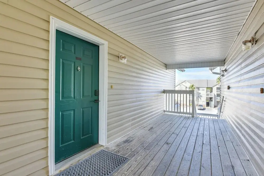 Winter Getaway: Destin Condo by Golf & Dining
