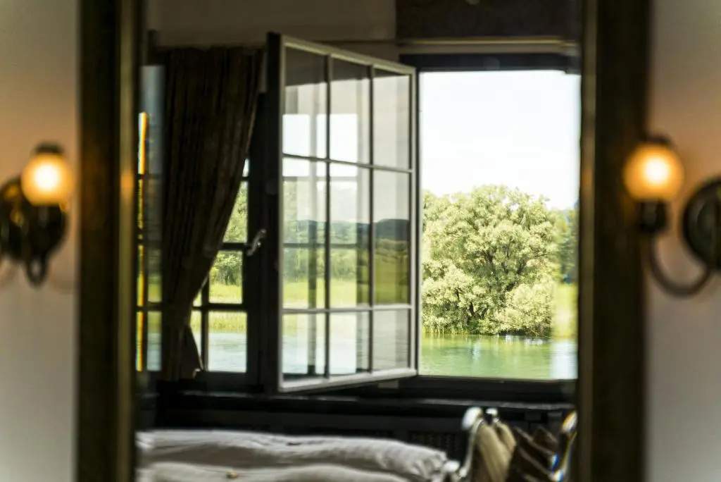Suite with lake view