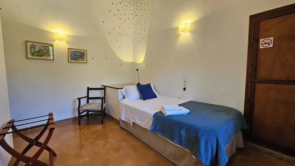 Economy room