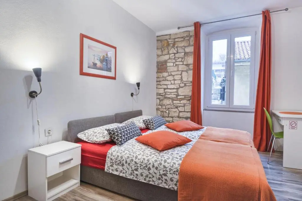 Standard Double room with city view (full double bed)