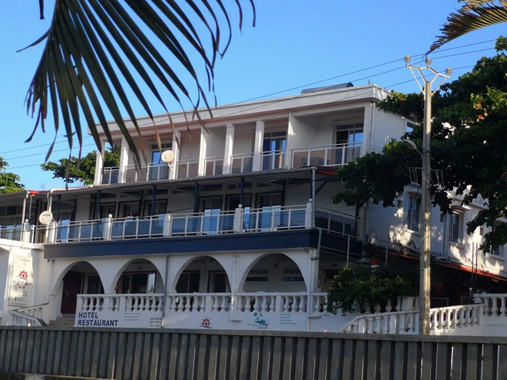Le Port Hotel