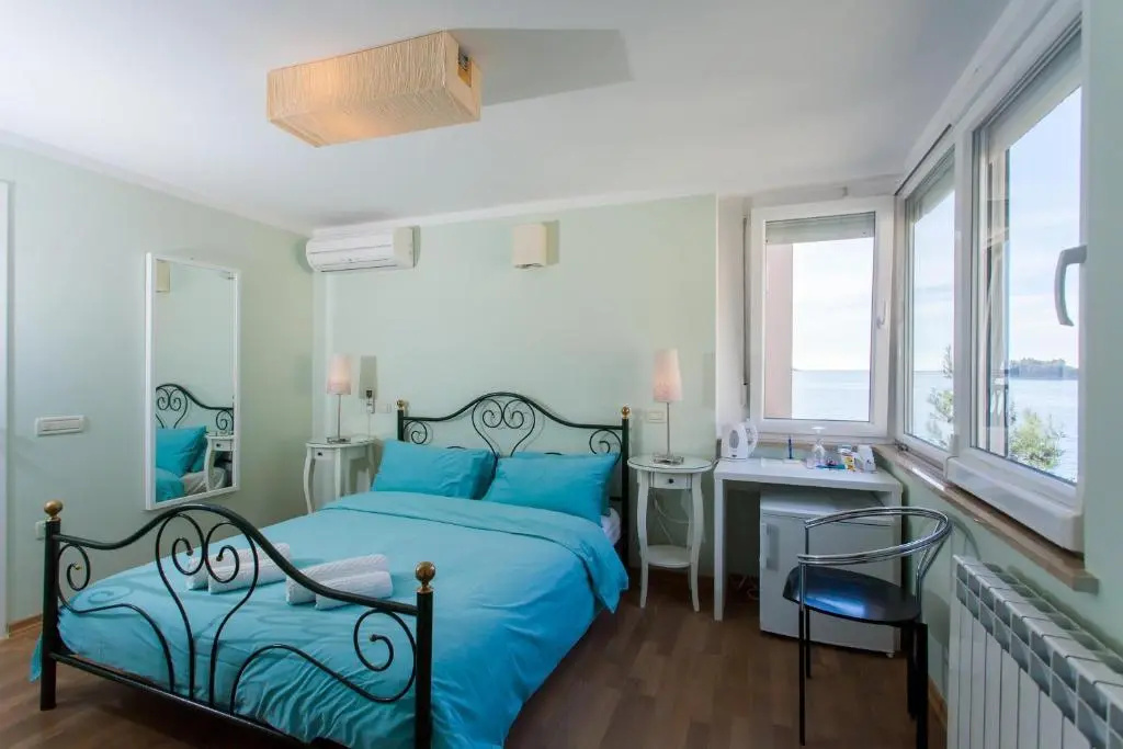 Standard Double room with partial sea view (full double bed)