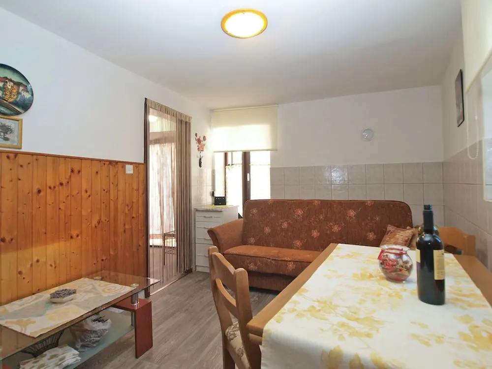 House 1716 — 4