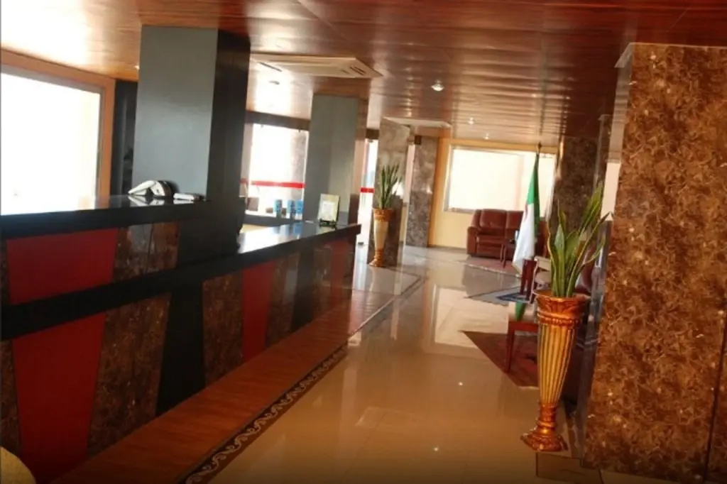 Lobby & Reception