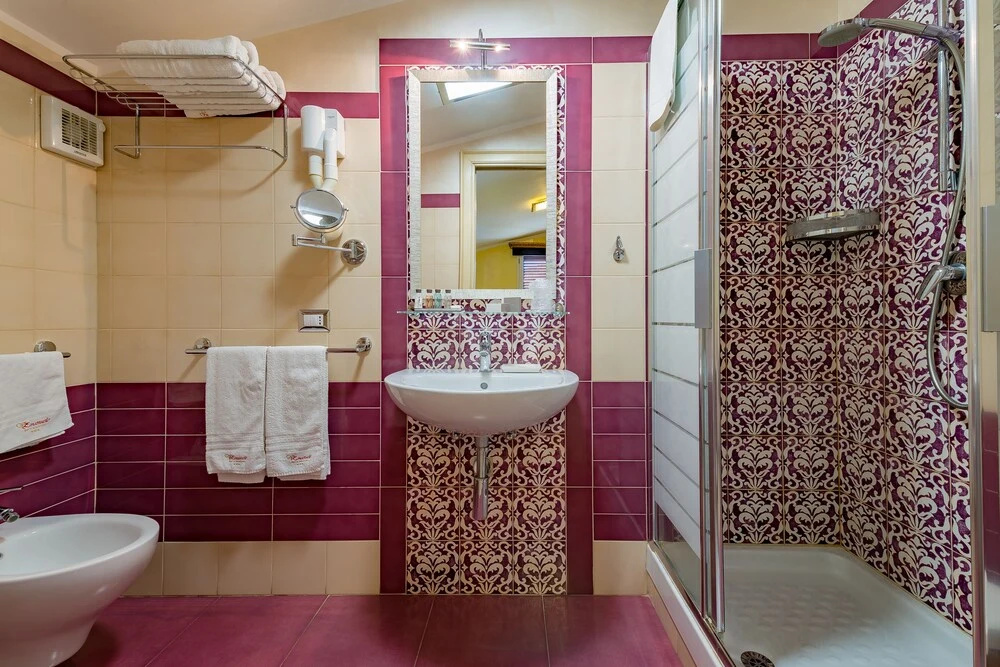 Standard Triple room with city view