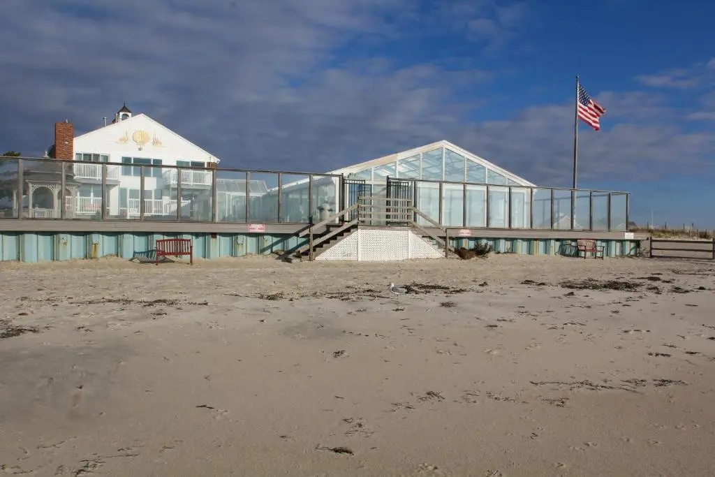 Beach & Waterfront