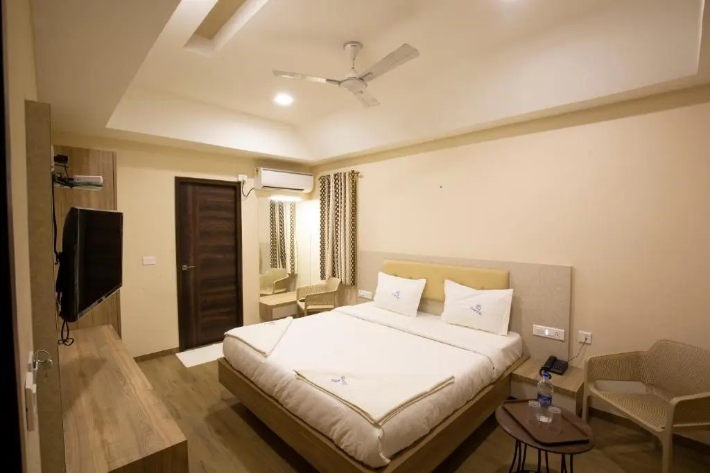 Standard Double room (full double bed)