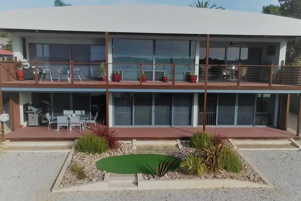Almonta Apartments on the water front