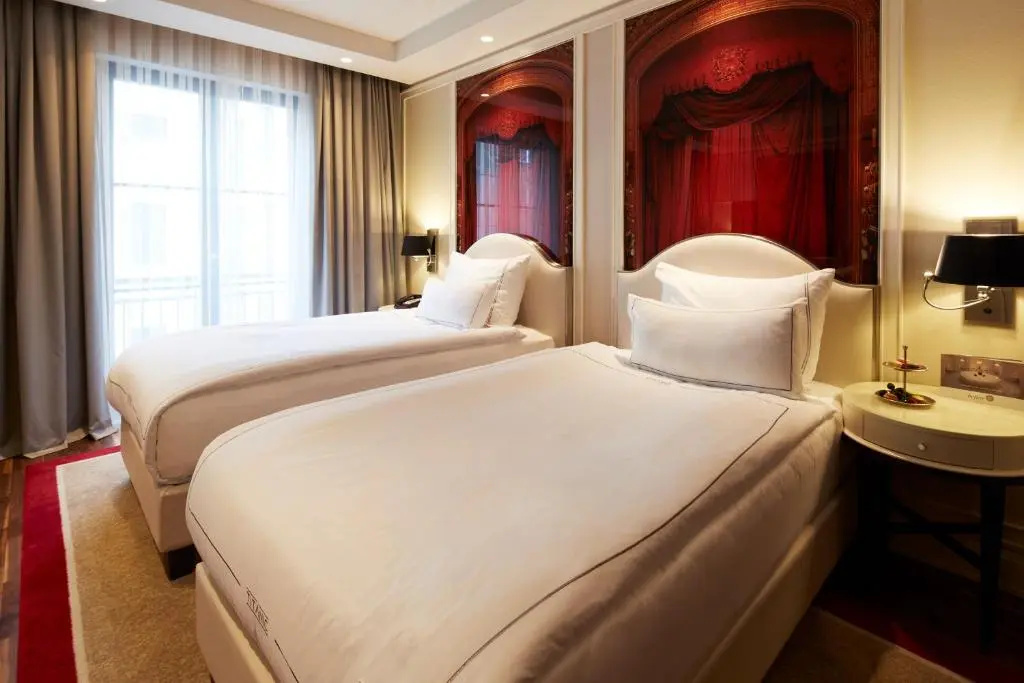 Deluxe Double room (full double bed)