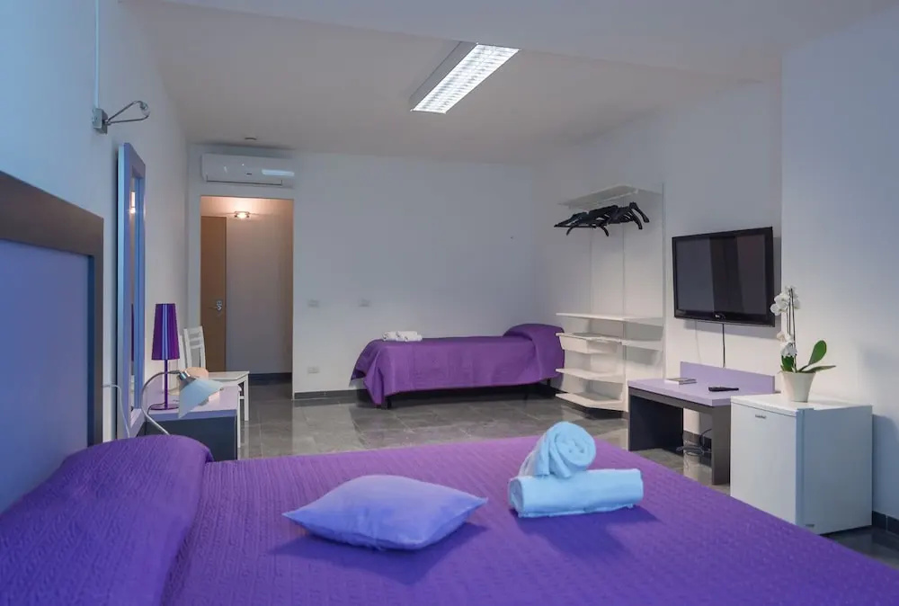 Delta Rooms — 4