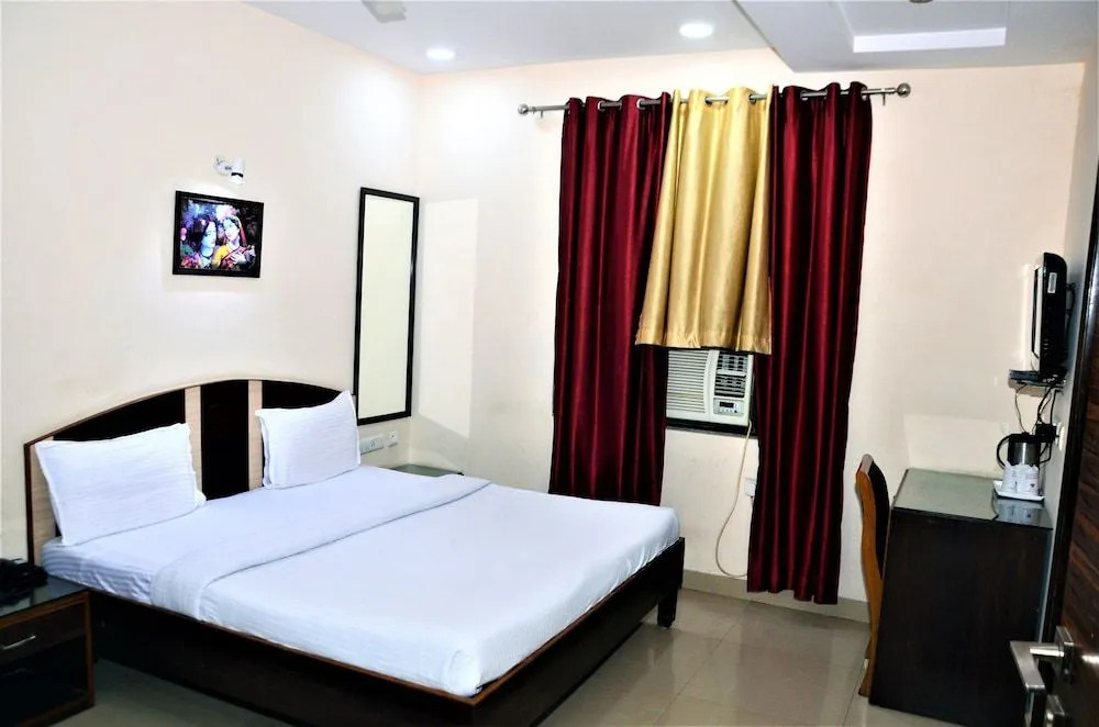 Hotel Pradeep by null